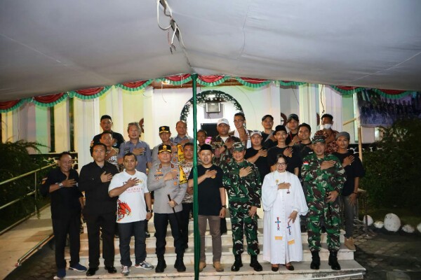 Kapolda Bersama Pangdam XIII/Merdeka Pimpin Patroli Kamtibmas saat Misa Malam Natal