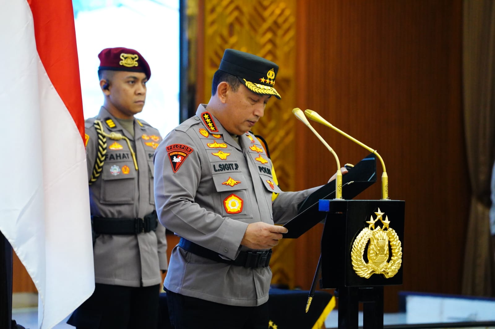Kapolri Pimpin Upacara Kenaikan Pangkat untuk 10.548 Perwira Polri
