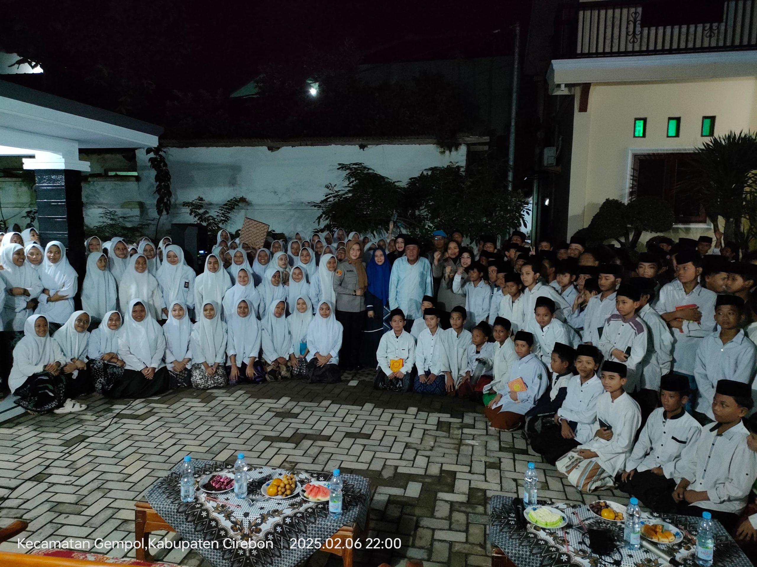 Kampanye “Rise and Speak” di Pondok Pesantren Kempek: Upaya Pencegahan Kekerasan Seksual bagi Santri
