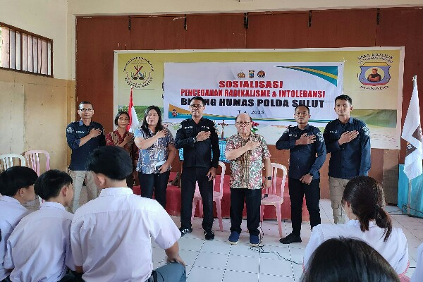 Humas Polda Sulut Sosialisasikan Pencegahan Radikalisme dan Intoleransi di SMA Katolik St. Thomas Aquino Manado