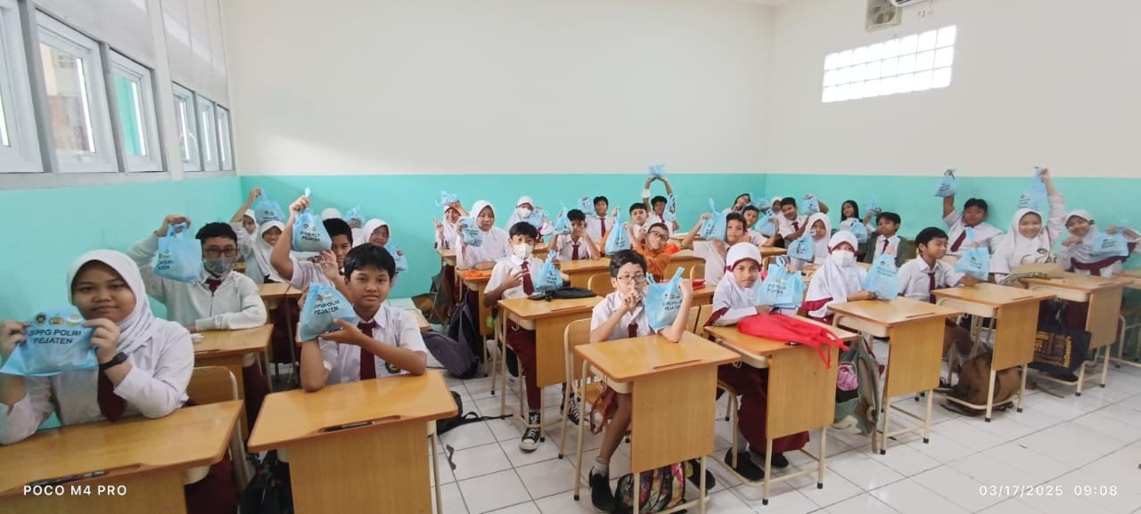 SPPG Polri di Pejaten Bagikan 3.417 Porsi MBG ke Anak-anak di Jaksel