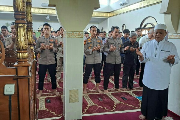 Polda Sulut Gelar Sholat Ghaib dan Doakan Personel Polsek Way Kanan Lampung yang Gugur dalam Tugas