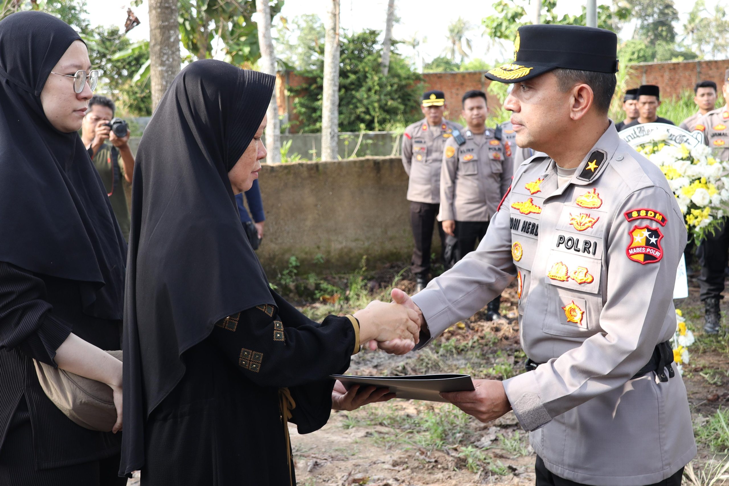 Surat KPLB 3 Polisi Gugur saat Bubarkan Sabung Ayam di Lampung Diantar Jenderal
