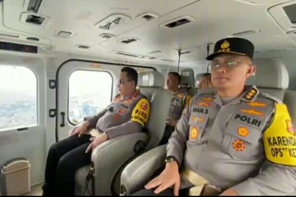 Kapolri Sapa Pemudik di Tol Kalikangkung, Sampaikan Pesan Utamakan Keselamatan