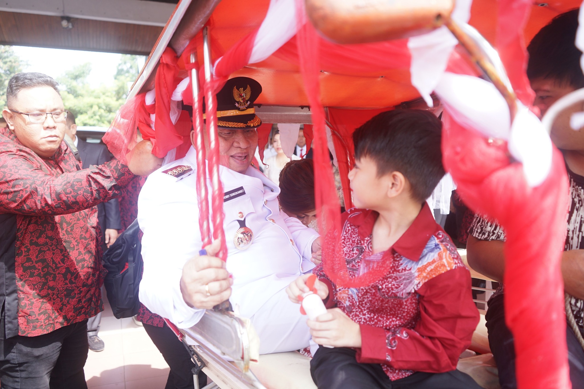 Bupati dan Wakil Bupati Minahasa Naik Bendi, Simbol Kesederhanaan dan Kebersamaan