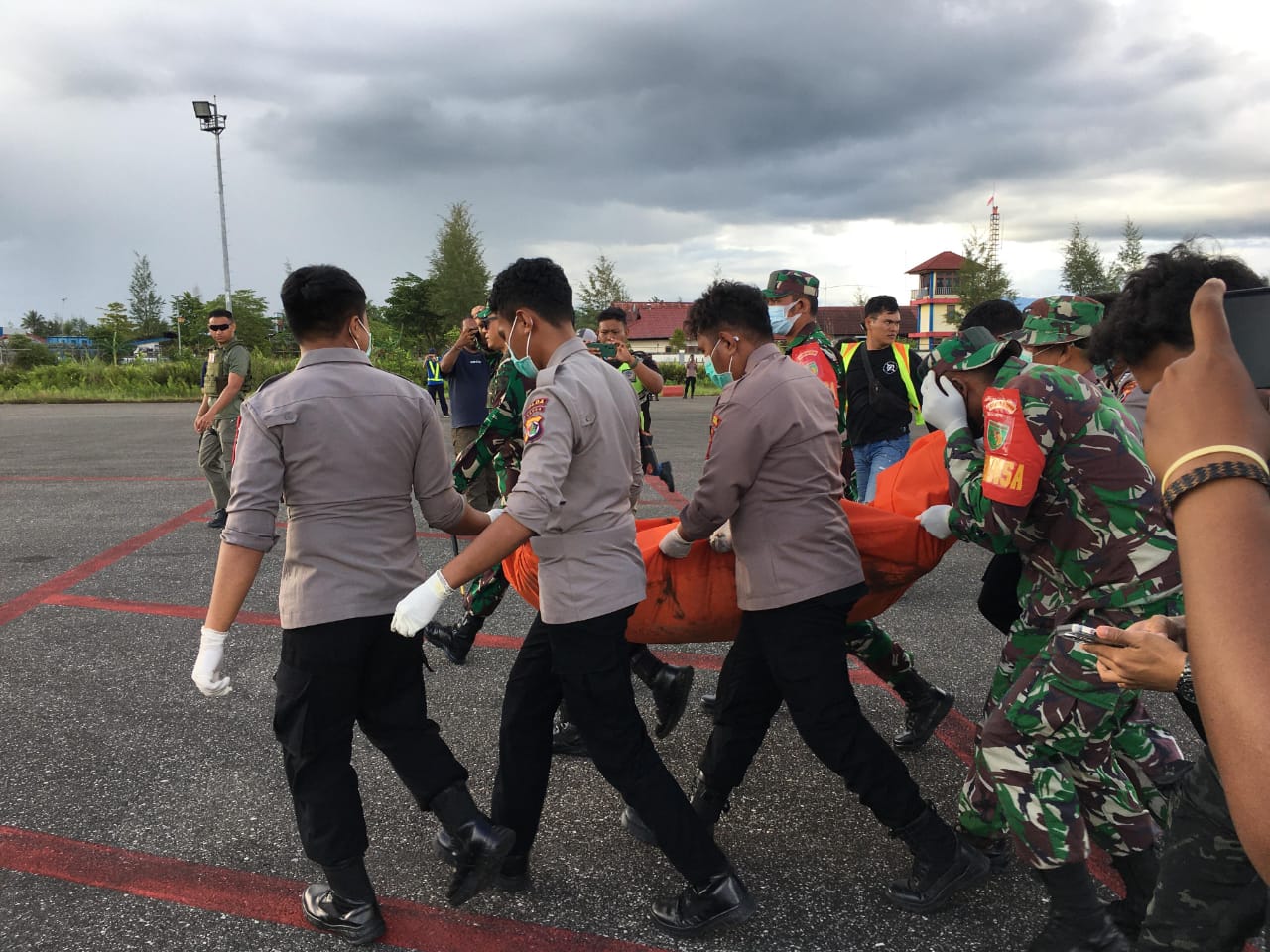 Polri Update Evakuasi, Visum, dan Identifikasi Dua Jenazah Korban Pembunuhan KKB di Yahukimo