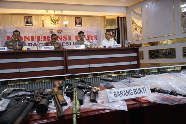 Gelar Operasi di Minahasa Tenggara, Tim Gabungan Kepolisian Amankan 10 Pelaku Pembawa Senjata Tajam dan Senjata Angin Tanpa Izin