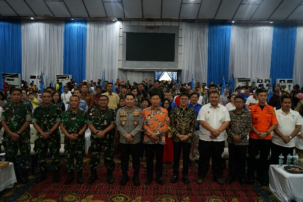 Kapolda Sulut Hadiri Peringatan Hari Buruh Internasional 2025 di Aula Pemkot Manado