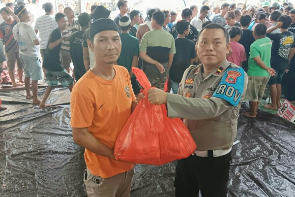 Polda Sulut Salurkan Daging Kurban 1446 H kepada para Mustahik