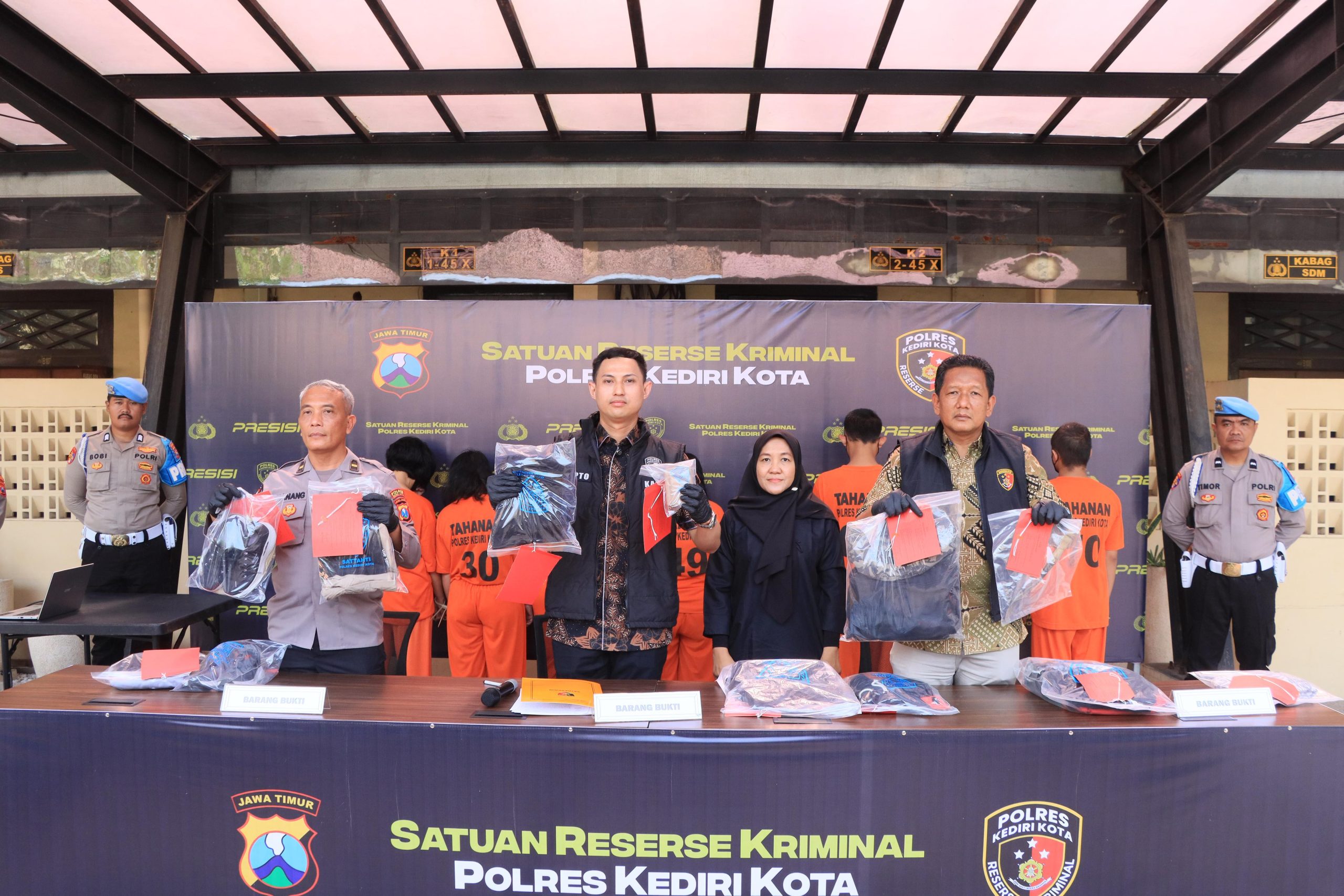 Polres Kediri Kota Berhasil Amankan 4 Wanita Komplotan Pencurian Lintas Provinsi yang Videonya Viral