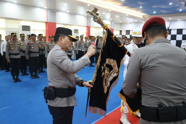 Kapolda Irjen Pol Roycke Harry Langie Pimpin Upacara Pencucian Pataka Polda Sulut Maesa’an Waya