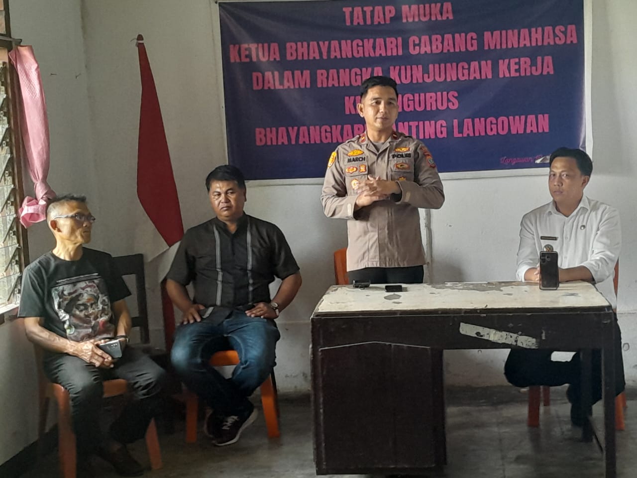 Kapolsek Langoan IPDA March Makaampoh Fasilitasi Perdamaian Desa Karumenga dan Toraget