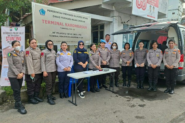 Sambut Hari Jadinya ke-77, Polwan Polda Sulut Gelar Bakti Kesehatan di Terminal Karombasan