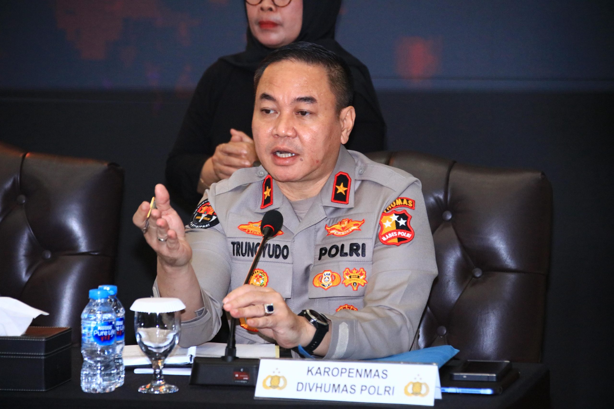 Polda Jatim Kembalikan Buku : Tidak Terkait Tindak Pidana