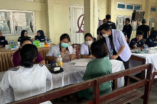 Biddokkes Polda Sulut Gelar Bakti Kesehatan di Watuliney dan Molompar Minahasa Tenggara