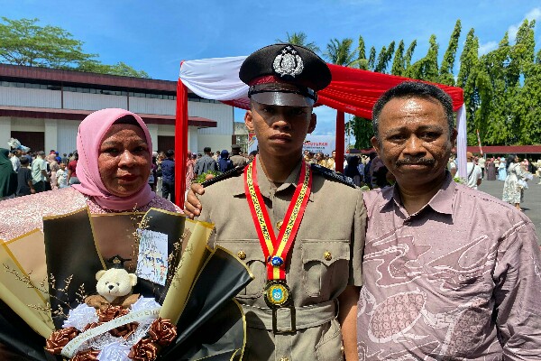 Raih Predikat Siswa Trengginas, Anak Pedagang asal Kotamobagu Dilantik menjadi Anggota Polri