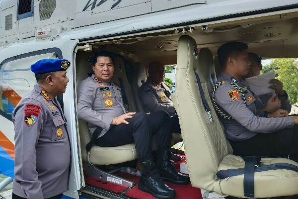 Gunakan Heli Bell 429/P-3202, Kapolda Sulut Lakukan Pantauan Lalin Kota Manado dan Operasi Lilin Samrat di Minsel
