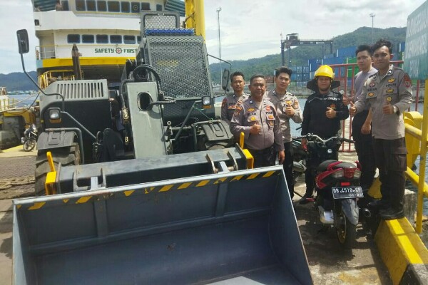 Ditsamapta Polda Sulut Kirim Peralatan dan Kendaraan Penanggulangan Dampak Bencana ke Sitaro