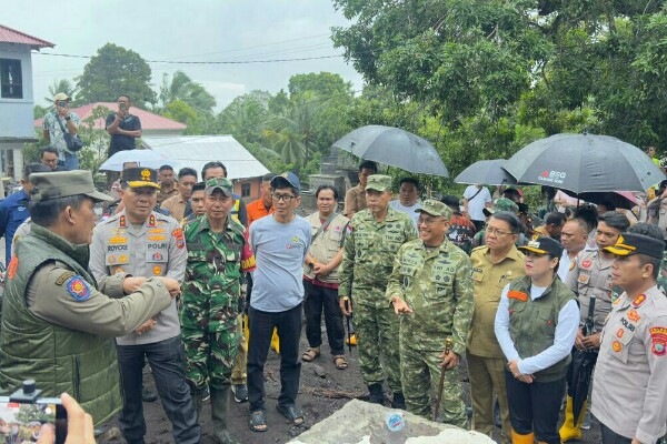 Kapolda Bersama Forkopimda Sulut Tinjau Lokasi Bencana Sitaro dan Temui Korban Terdampak di Pengungsian