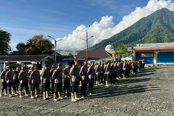 Bantu Pulihkan Kondisi Sitaro, Brimob Polda Sulut Lakukan Korvey, Dirikan Dapur Lapangan dan Penyediaan Air Bersih