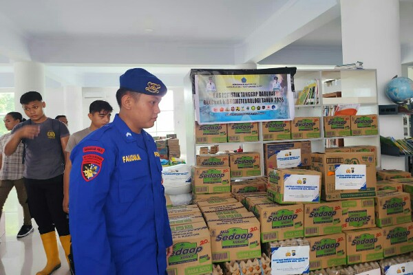 Gunakan Kapal Polairud KPC XV-2015, Polda Sulut Kirimkan Bantuan Logistik ke Sitaro