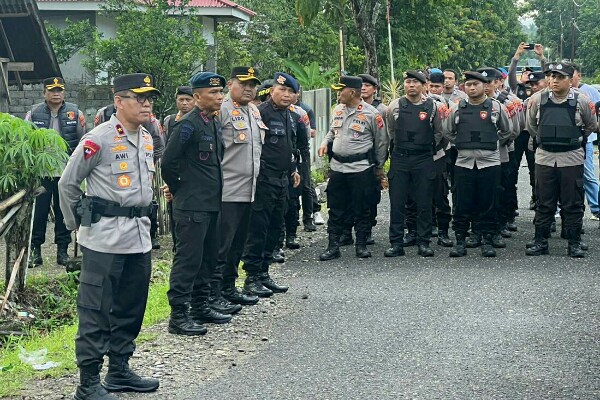 Wakapolda Sulut Pimpin Apel Kesiapsiagaan Pengamanan Pasca Pertikaian Tarkam di Desa Ibolian dan Tonom
