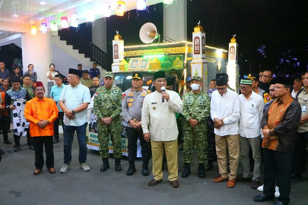 Ratusan Personel Gabungan Kawal Pawai Malam Takbiran di Kota Manado, yang Dilepas Gubernur Sulut