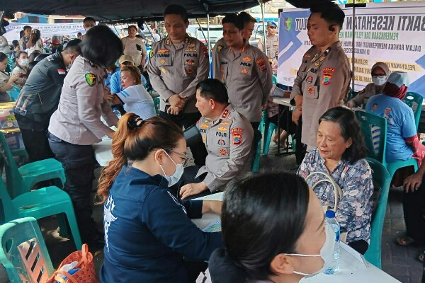 Peringati Hari Buruh Internasional, Polda Sulut Gelar Bakti Kesehatan Gratis di TKB Manado