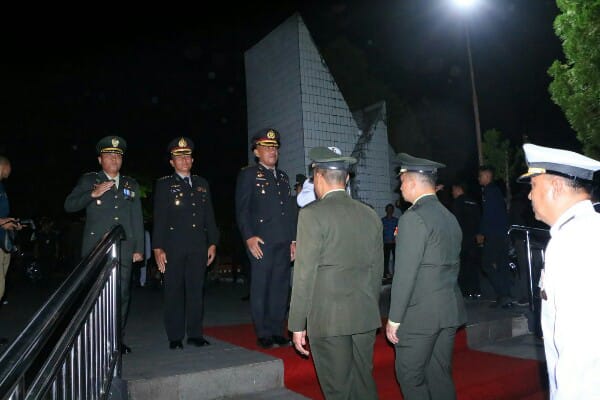 Polda Sulut Hadiri Apel Kehormatan dan Renungan Suci di TMP Kairagi, Kenang Jasa Para Pahlawan