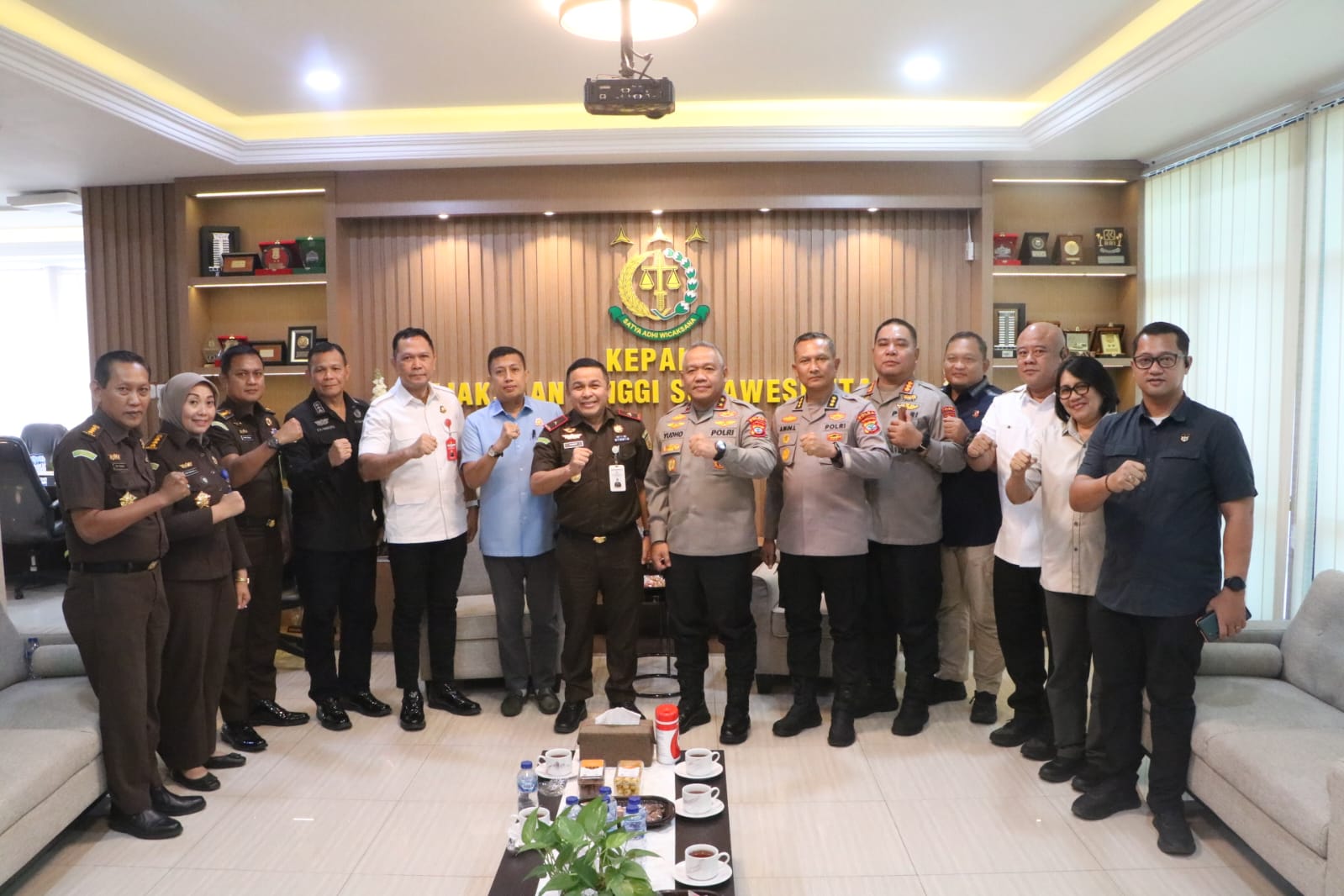 Perkuat Sinergi Penegakan Hukum, Kapolda Sulut Kunjungi Kejati
