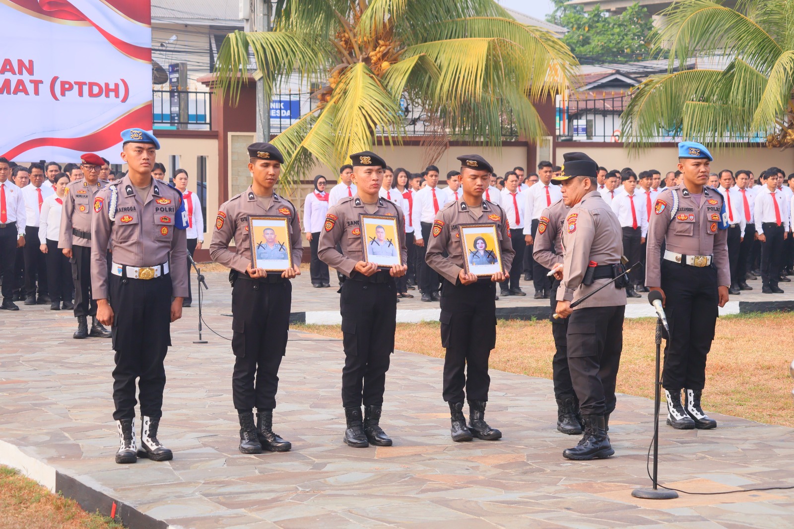Kapolda Sulut Pimpin Upacara PTDH, Tegaskan Anggota Polri Harus Profesional dan Berintegritas