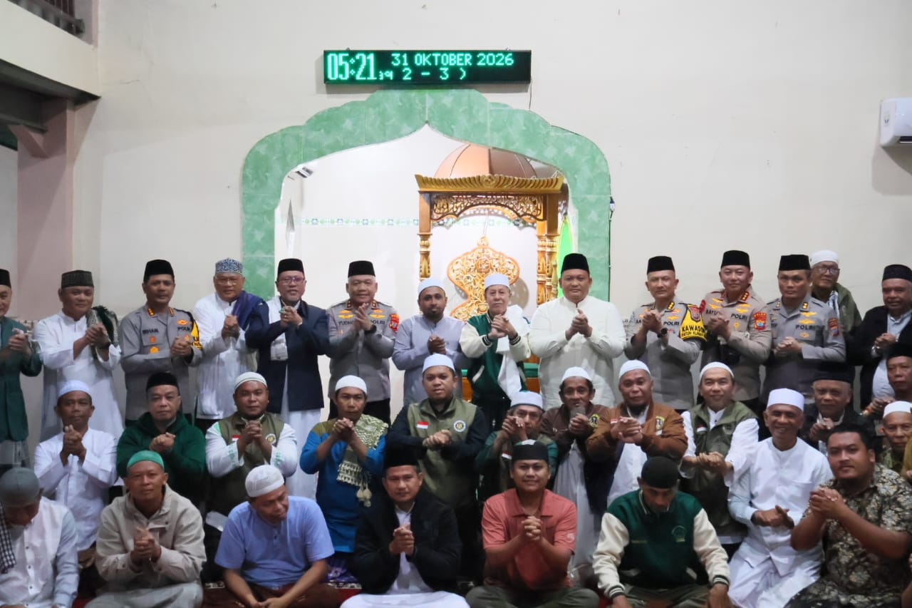 Subuh Keliling di Masjid Nurul Yaqin Sario, Kapolda Sulut Ajak Masyarakat Perkuat Sinergi Jaga Kamtibmas